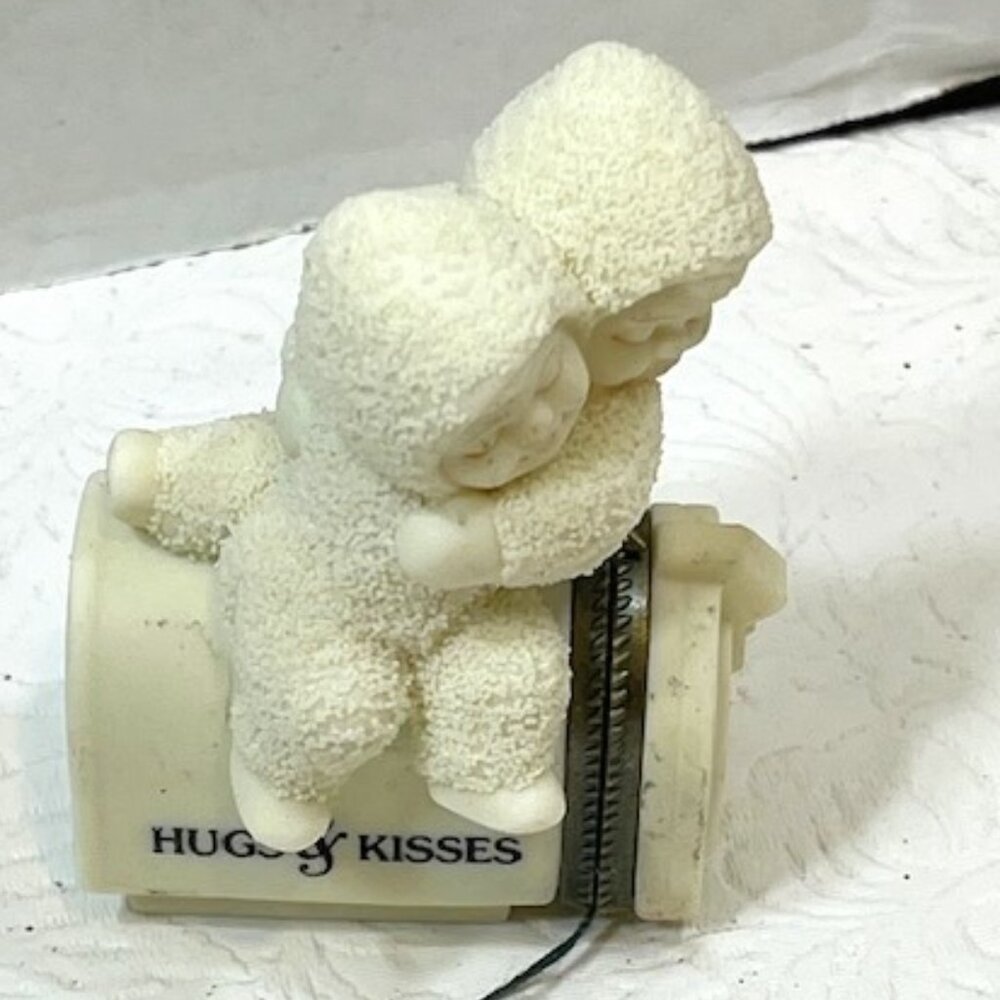 VTG Snow Babies Hugs & Kisses 1999 Hinged Mini Mailbox 2"x3"